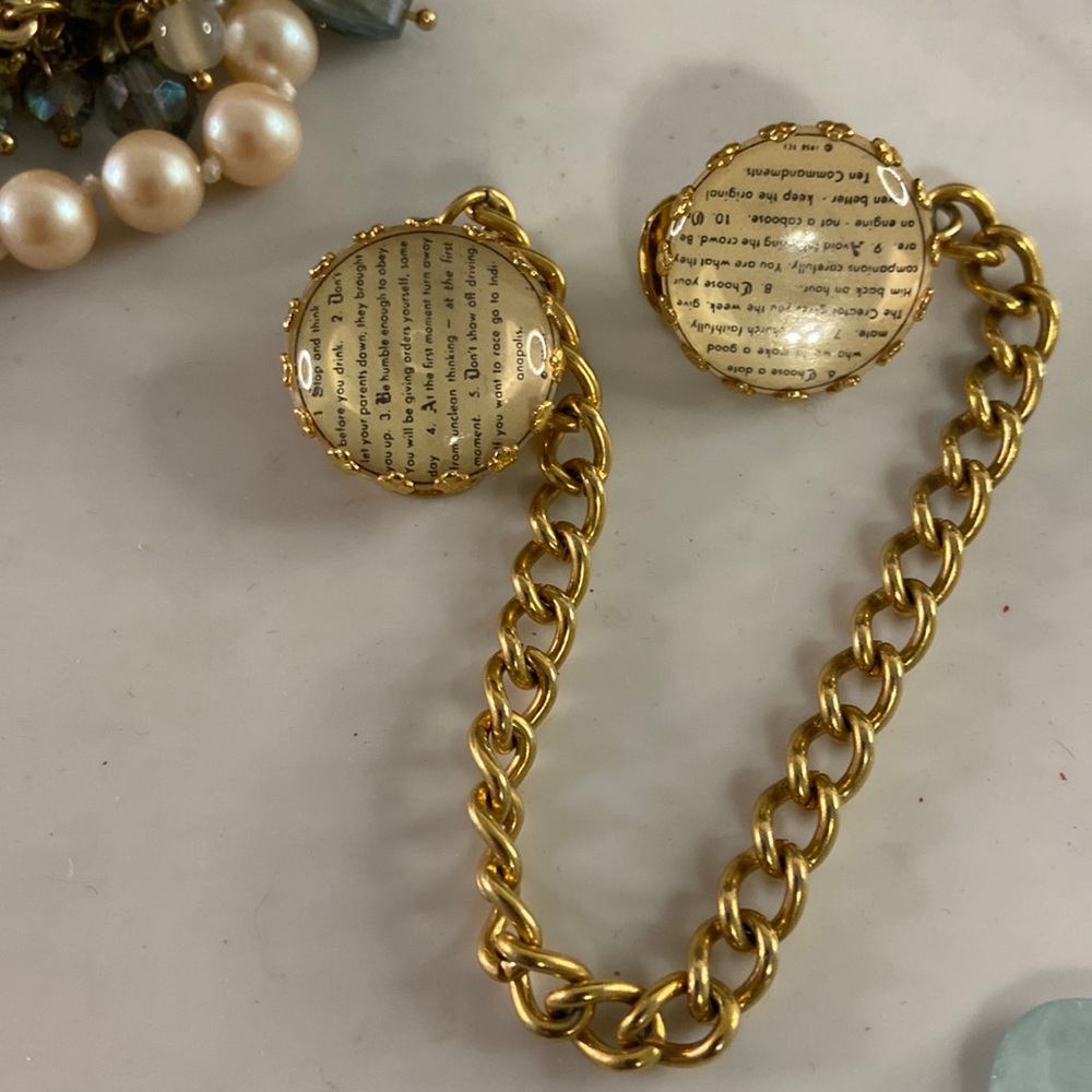 Sold 4-2025 Golden vintage collar clips w magazine print - Picture 1 of 7